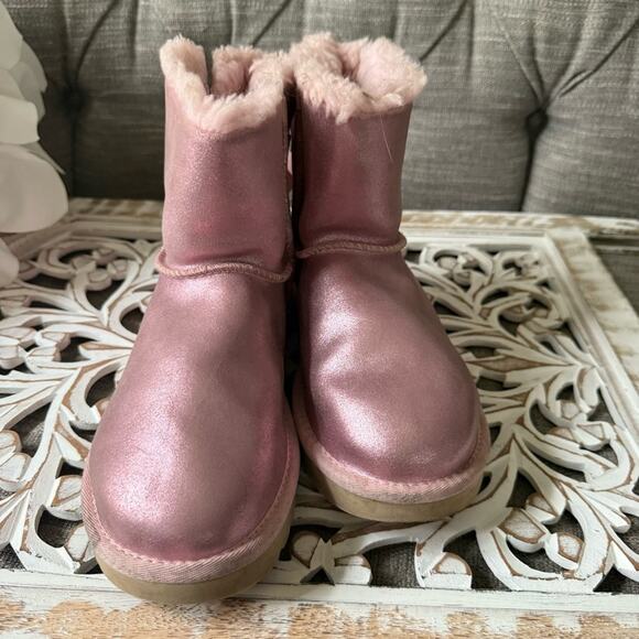UGG Pink Back Bows Winter Shearling Short Boots Women’s 6 - Picture 3 of 8